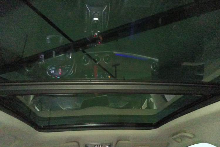 Used Wey VV6 2021 2.0T Two-Wheel Drive Smart Plus Headliner