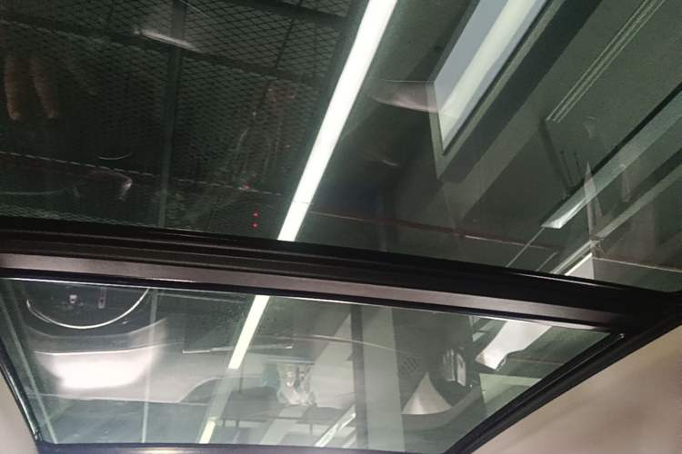 Used Wey VV6 2021 2.0T Two-Wheel Drive Smart Plus Headliner