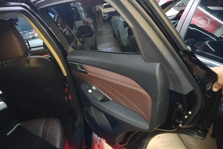 Used Wey VV6 2021 2.0T Two-Wheel Drive Smart Plus Interior 6