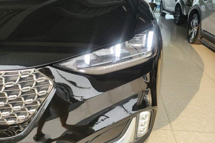 Used Wey VV6 2021 2.0T Two-Wheel Drive Smart Plus Left Front Headlight