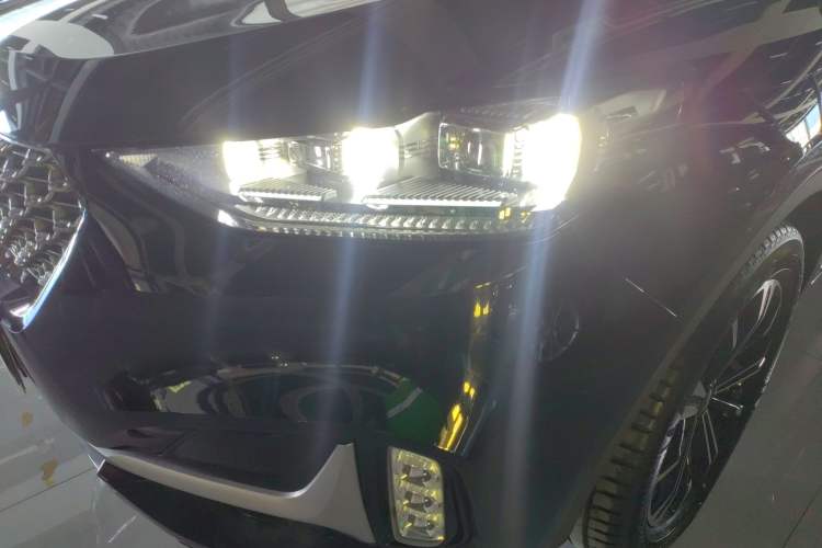 Used Wey VV6 2021 2.0T Two-Wheel Drive Smart Plus Left Front Headlight