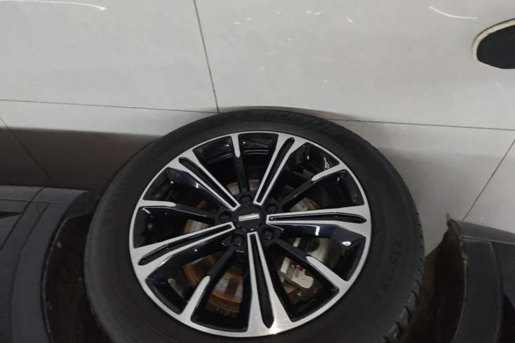 Used Wey VV6 2021 2.0T Two-Wheel Drive Smart Protection+ Left Front Wheel Hub