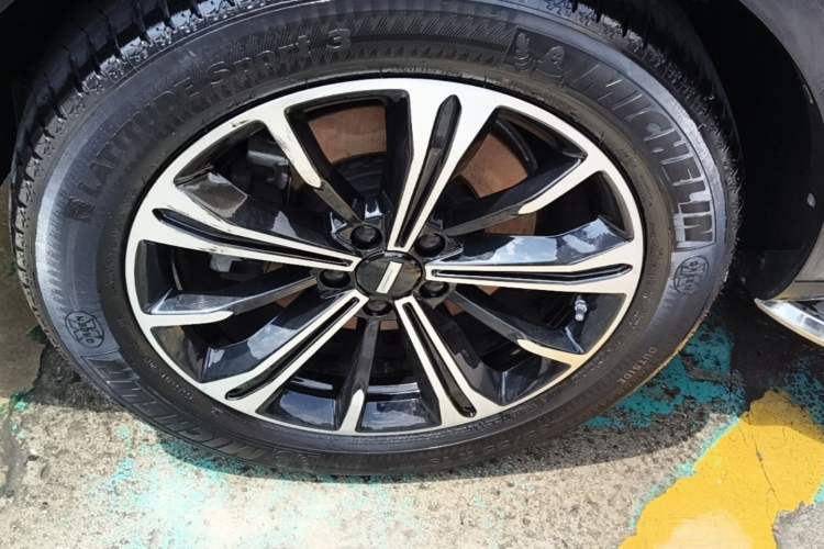 Used Wey VV6 2021 2.0T Two-Wheel Drive Smart Plus Left Front Wheel Hub