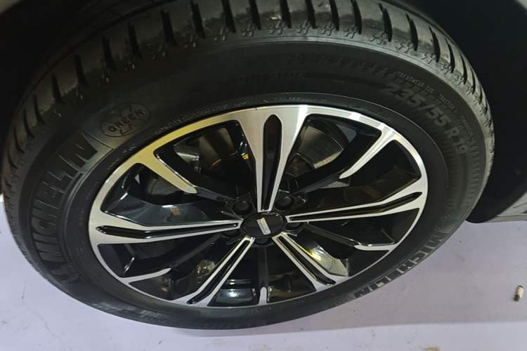 Used Wey VV6 2021 2.0T Two-Wheel Drive Smart Plus Left Front Wheel Hub