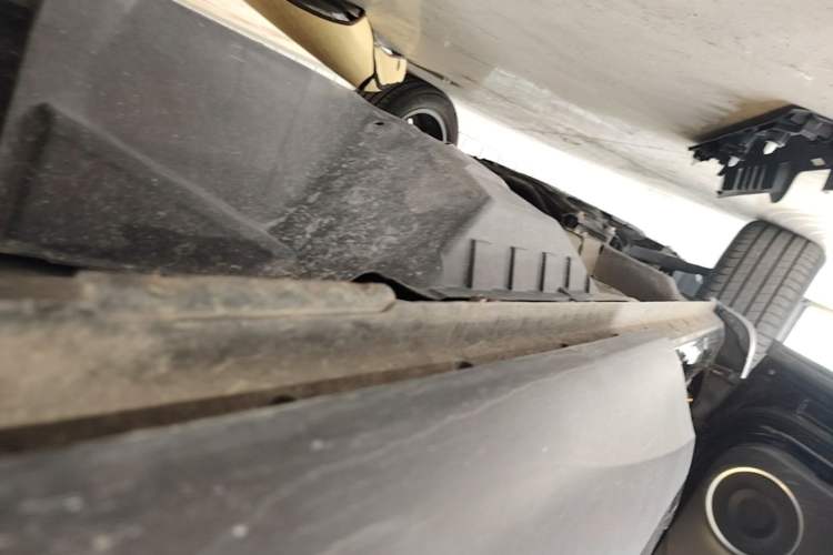 Used Wey VV6 2021 2.0T Two-Wheel Drive Smart Protection+ Left Side Sill