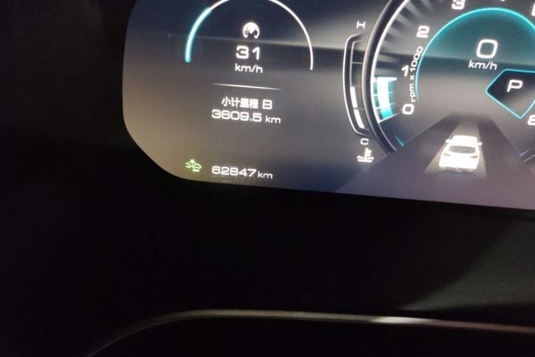 Used Wey VV6 2021 2.0T Two-Wheel Drive Smart Plus Odometer Close Up
