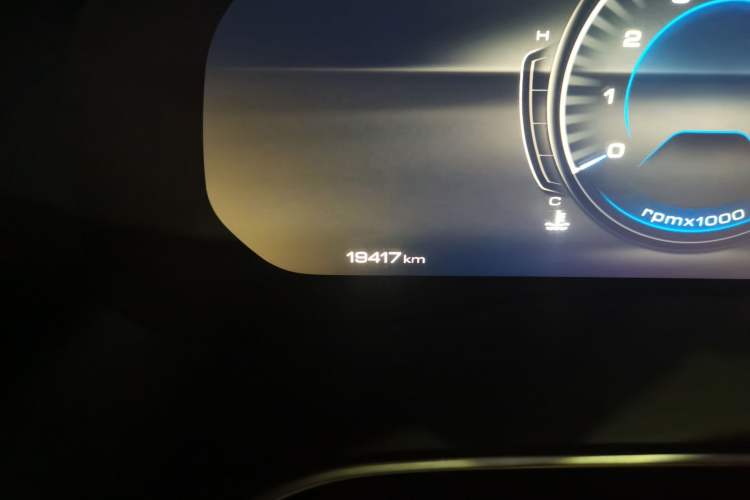 Used Wey VV6 2021 2.0T Two-Wheel Drive Smart Protection+ Odometer Close Up
