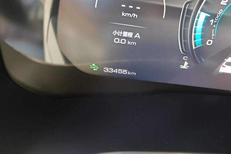 Used Wey VV6 2021 2.0T Two-Wheel Drive Smart Plus Odometer Close Up