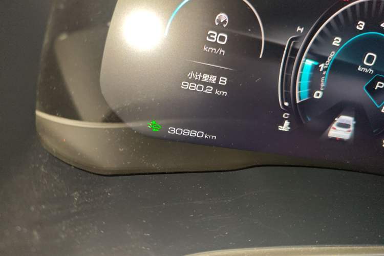 Used Wey VV6 2021 2.0T Two-Wheel Drive Smart Plus Odometer Close Up