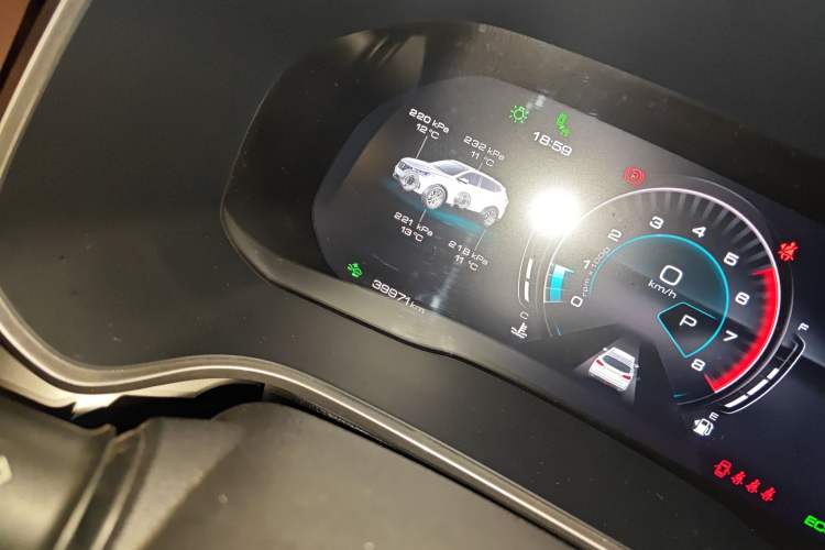 Used Wey VV6 2021 2.0T Two-Wheel Drive Smart Protection+ Odometer Close Up