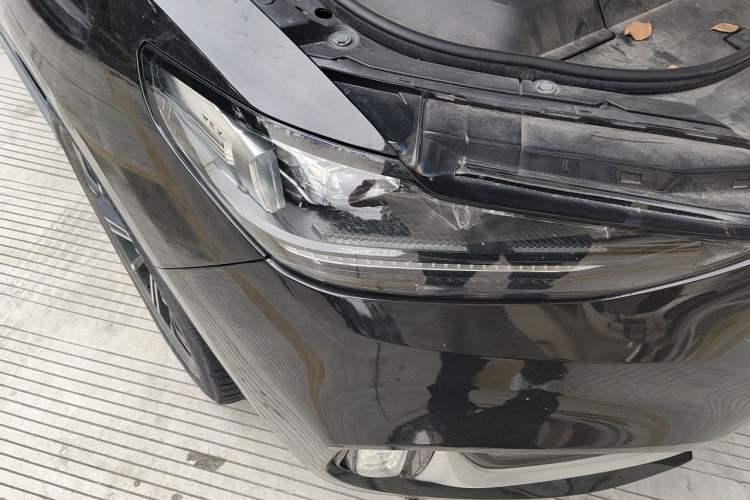 Used Wey VV6 2021 2.0T Two-Wheel Drive Smart Plus Right Front Headlight