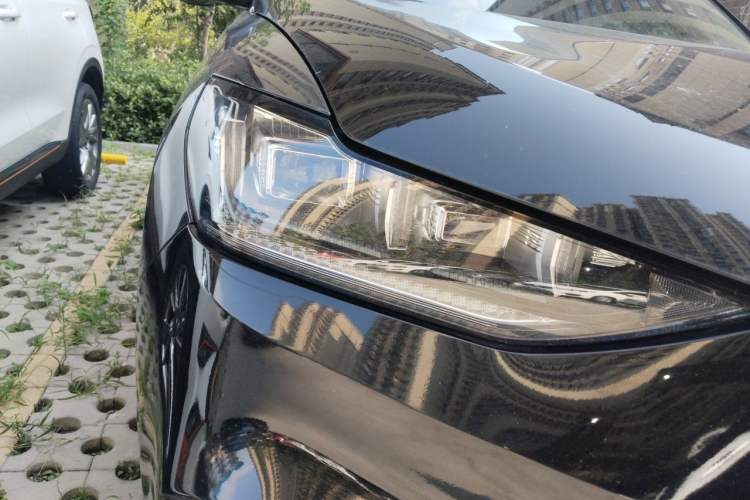 Used Wey VV6 2021 2.0T Two-Wheel Drive Smart Protection+ Right Front Headlight