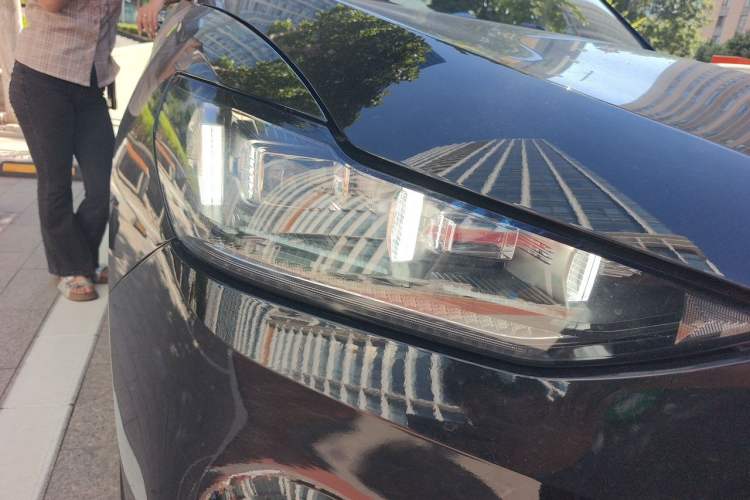 Used Wey VV6 2021 2.0T Two-Wheel Drive Smart Protection+ Right Front Headlight