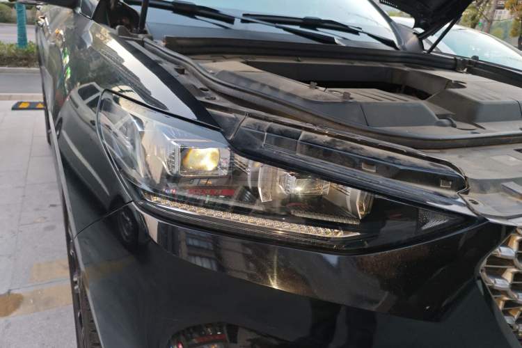 Used Wey VV6 2021 2.0T Two-Wheel Drive Smart Plus Right Front Headlight