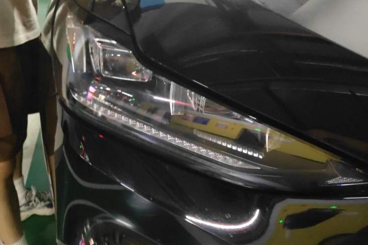 Used Wey VV6 2021 2.0T All-Wheel Drive Zhiyu+ Right Front Headlight
