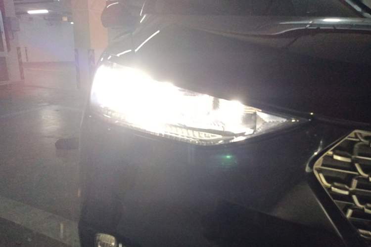 Used Wey VV6 2021 2.0T Two-Wheel Drive Smart Plus Right Front Headlight