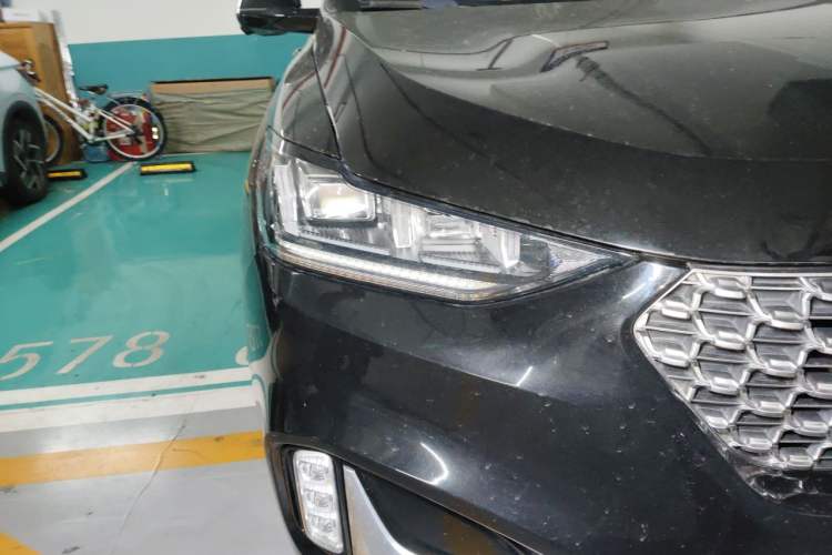 Used Wey VV6 2021 2.0T Two-Wheel Drive Smart Plus Right Front Headlight