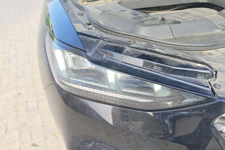 Used Wey VV6 2021 2.0T Two-Wheel-Drive Child-Care Edition Right Front Headlight