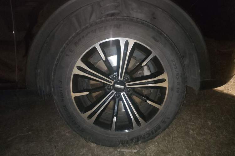 Used Wey VV6 2021 2.0T Two-Wheel Drive Smart Plus Right Front Wheel Hub