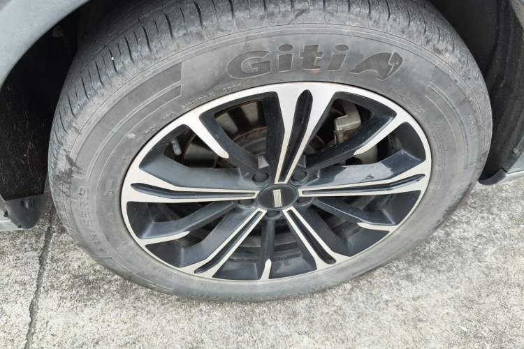 Used Wey VV6 2021 2.0T Two-Wheel Drive Smart Plus Right Front Wheel Hub