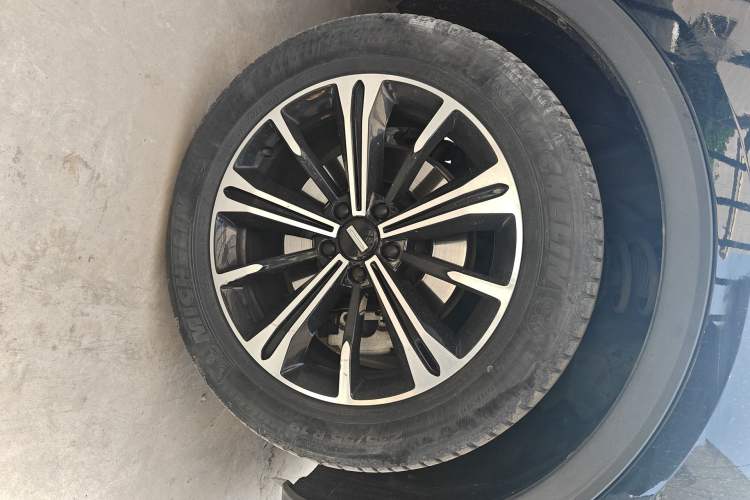 Used Wey VV6 2021 2.0T Two-Wheel Drive Smart Protection+ Right Front Wheel Hub