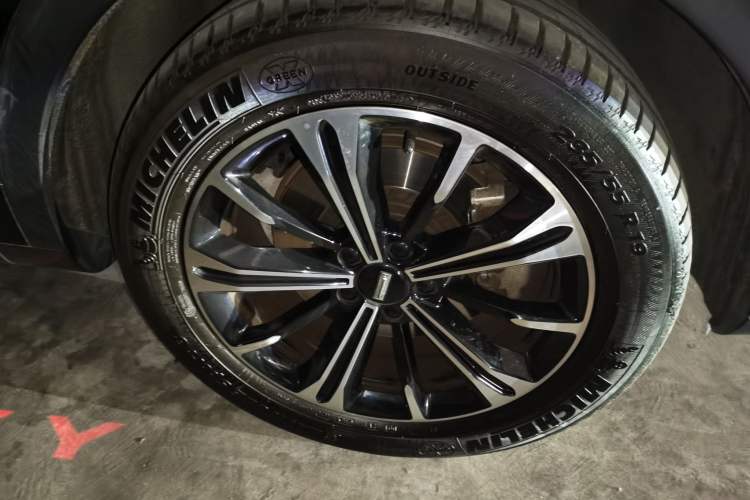 Used Wey VV6 2021 2.0T Two-Wheel Drive Smart Protection+ Right Front Wheel Hub
