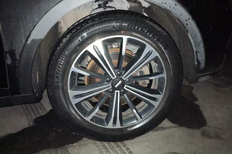 Used Wey VV6 2021 2.0T Two-Wheel Drive Smart Plus Right Front Wheel Hub