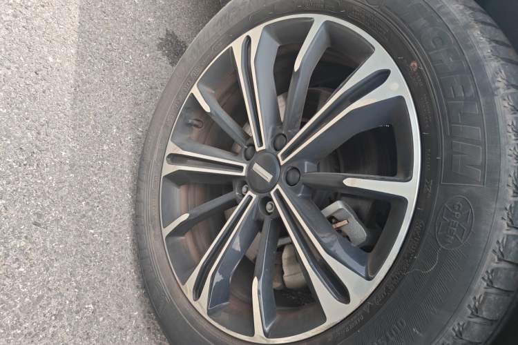Used Wey VV6 2021 2.0T Two-Wheel Drive Smart Plus Right Front Wheel Hub