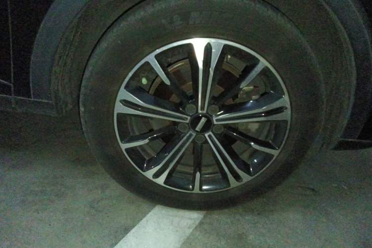 Used Wey VV6 2021 2.0T Two-Wheel Drive Smart Plus Right Front Wheel Hub