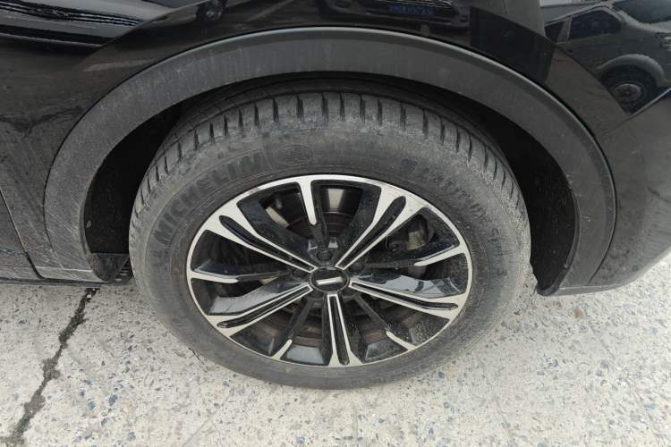 Used Wey VV6 2021 2.0T Two-Wheel Drive Smart Plus Right Front Wheel Hub