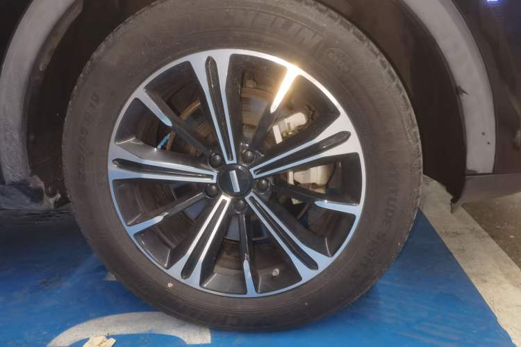 Used Wey VV6 2021 2.0T Two-Wheel Drive Smart Plus Right Front Wheel Hub