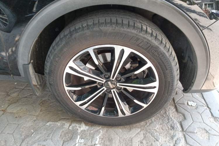 Used Wey VV6 2021 2.0T Two-Wheel Drive Smart Plus Right Front Wheel Hub