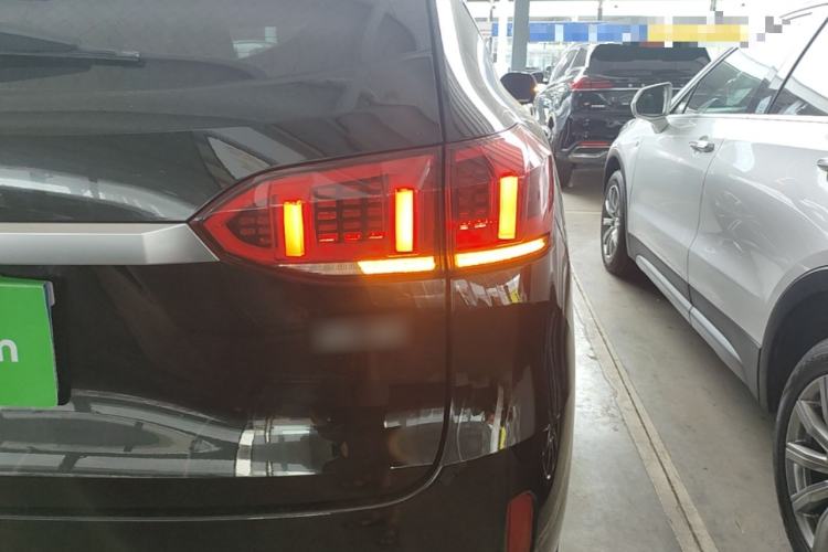 Used Wey VV6 2021 2.0T Two-Wheel Drive Smart Protection+ Right Rear Taillight