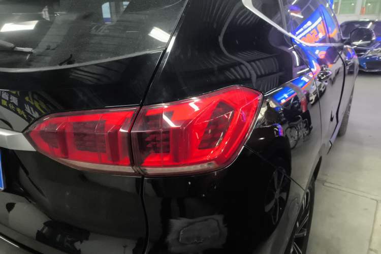 Used Wey VV6 2021 2.0T Two-Wheel Drive Smart Protection+ Right Rear Taillight
