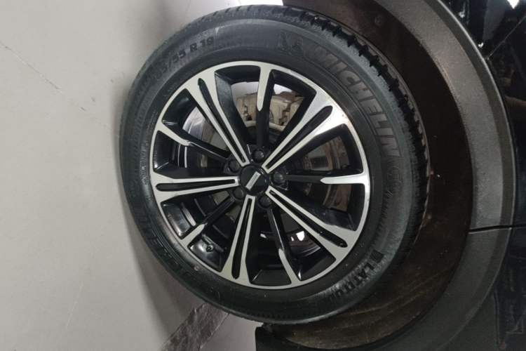 Used Wey VV6 2021 2.0T All-Wheel Drive Zhiyu+ Right Rear Wheel Hub