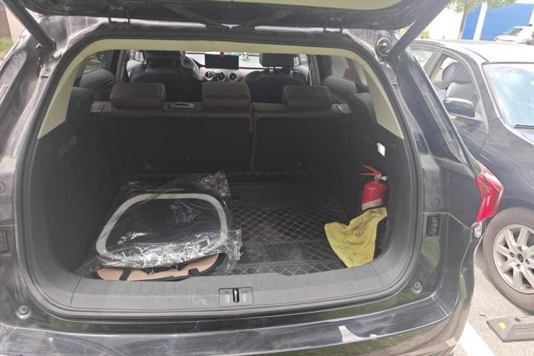 Used Wey VV6 2021 2.0T Two-Wheel Drive Smart Plus Trunk
