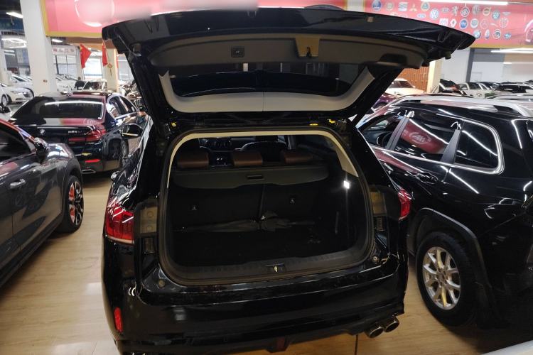 Used Wey VV6 2021 2.0T Two-Wheel Drive Smart Plus Trunk