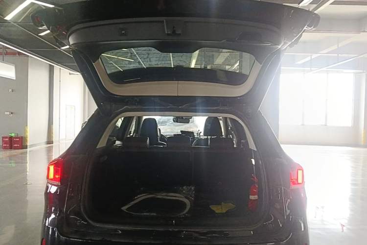 Used Wey VV6 2021 2.0T Two-Wheel Drive Smart Plus Trunk