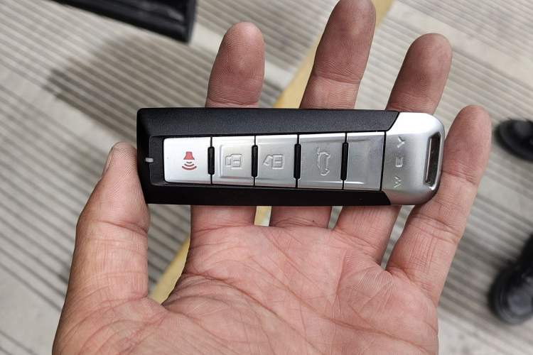 Used Wey VV6 2021 2.0T Two-Wheel Drive Smart Plus Vehicle Key