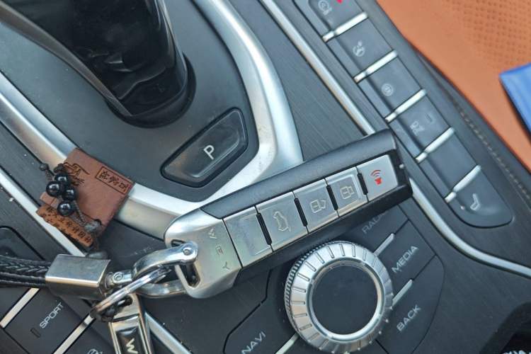 Used Wey VV6 2021 2.0T Two-Wheel Drive Smart Plus Vehicle Key
