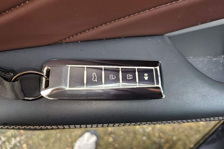 Used Wey VV6 2021 2.0T Two-Wheel Drive Smart Plus Vehicle Key