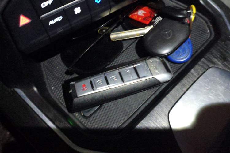 Used Wey VV6 2021 2.0T Two-Wheel Drive Smart Plus Vehicle Key