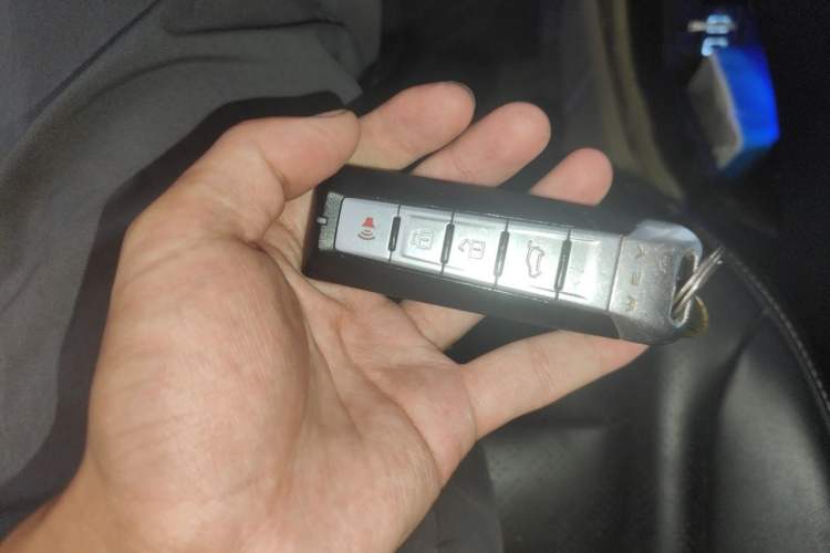 Used Wey VV6 2021 2.0T Two-Wheel Drive Zhiyue+ Vehicle Key