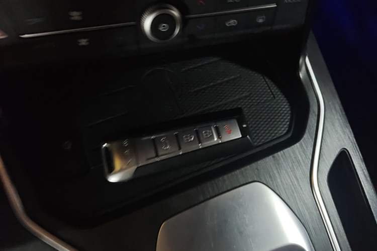 Used Wey VV6 2021 2.0T Two-Wheel Drive Smart Plus Vehicle Key