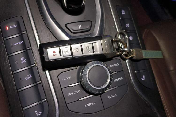 Used Wey VV6 2021 2.0T Two-Wheel Drive Smart Plus Vehicle Key
