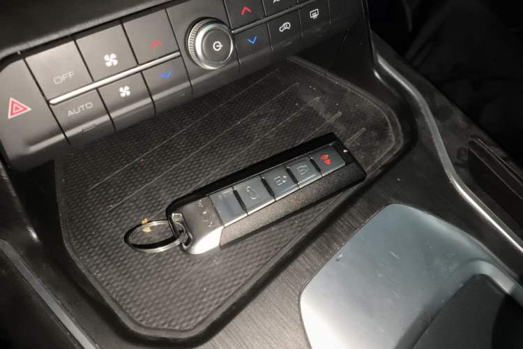 Used Wey VV6 2021 2.0T Two-Wheel Drive Smart Protection+ Vehicle Key