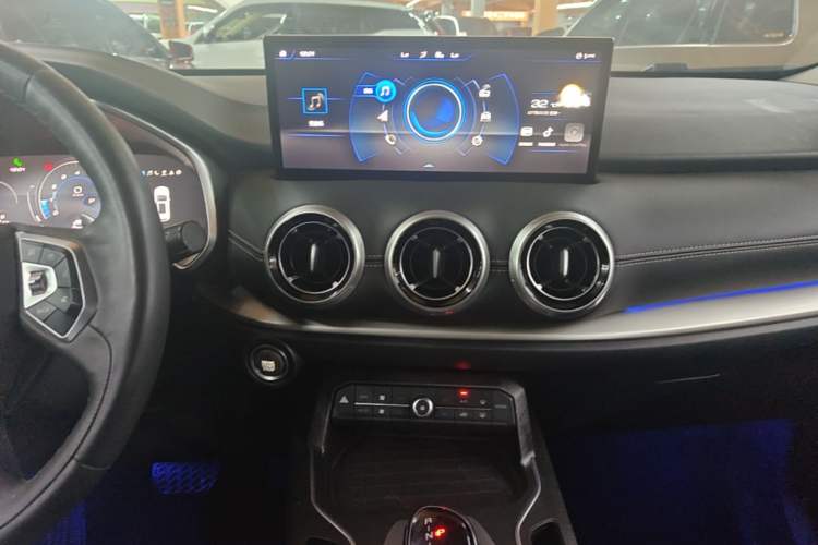 Used Wey VV6 2021 2.0T Two-Wheel Drive Smart Protection+ Audio And AC Panel