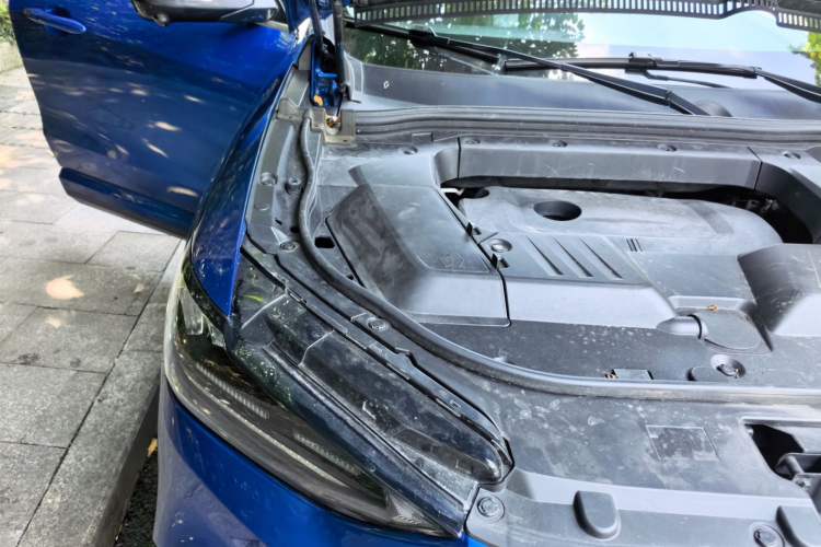 Used Wey VV6 2021 2.0T All-Wheel Drive Zhiyu+ Engine Bay Right