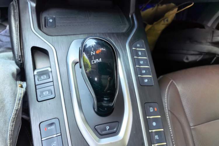 Used Wey VV6 2021 2.0T All-Wheel Drive Zhiyu+ Gear Lever
