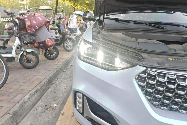 Used Wey VV6 2021 2.0T Two-Wheel Drive Smart Plus Right Front Headlight